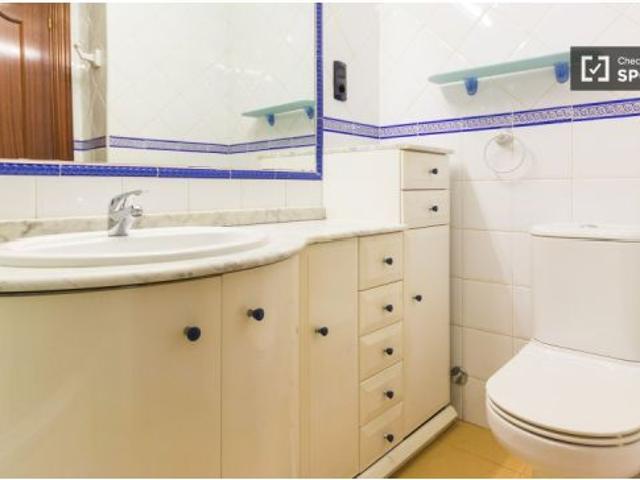 Habitación decorada con llave independiente en piso compartido, Retiro