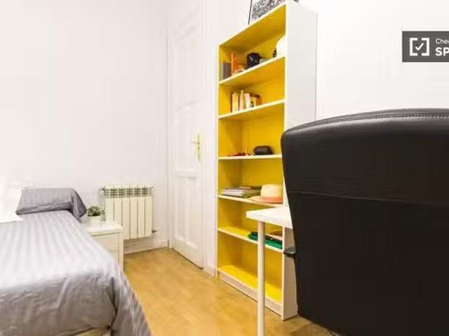 Habitación decorada en un apartamento de 6 dormitorios en Sala.