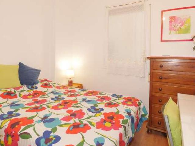 Habitación doble en apartamento de 4 dormitorios en el Eixample de Esquerra