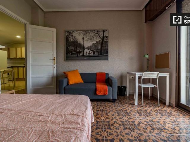Habitación exterior en apartamento de 8 dormitorios en La Saïdia, Valencia