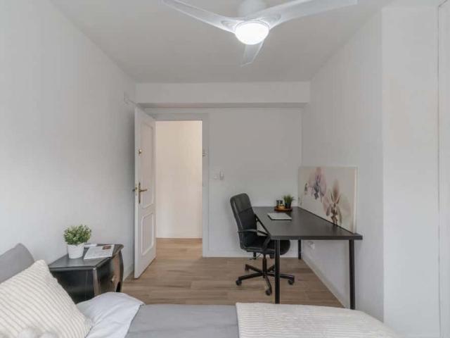 Habitación exterior en Calle Paseo de Moreras