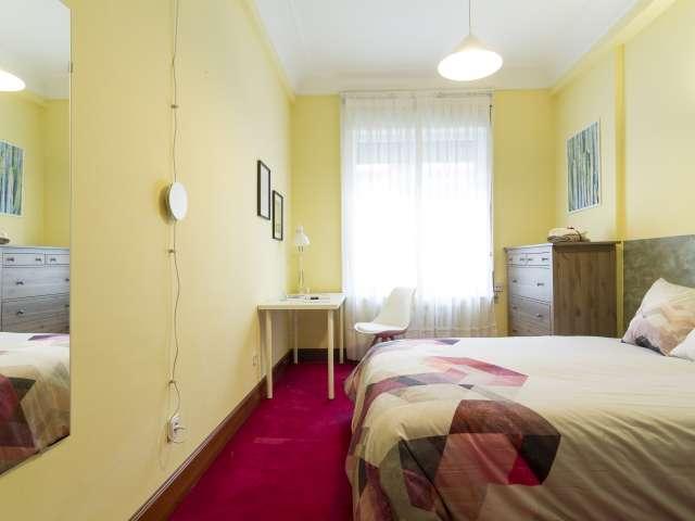 Habitación exterior en casa de 7 dormitorios en Abando, Bilbao
