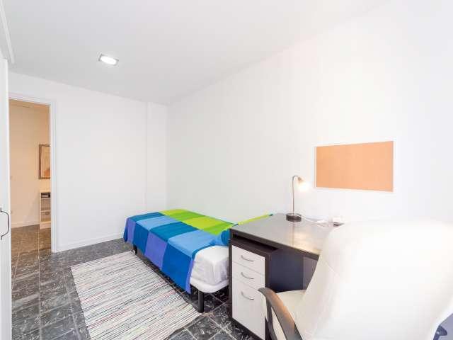 Habitación exterior en piso compartido en Extramurs, Valencia
