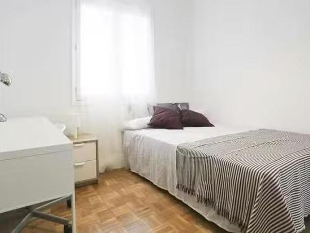 Habitación en Avenida de Bruselas, Guindalera