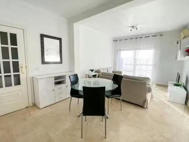 Habitación en Avenida de la Reina Mercedes, Sector Sur