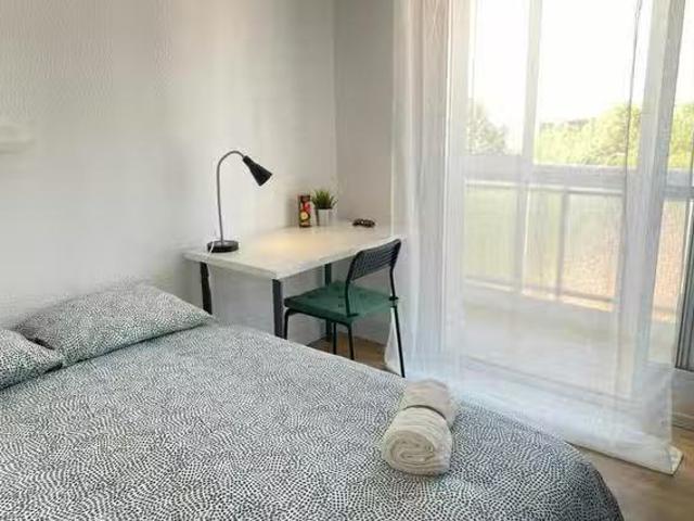 Habitación en Avenida de las Palomeras, Palomeras Bajas