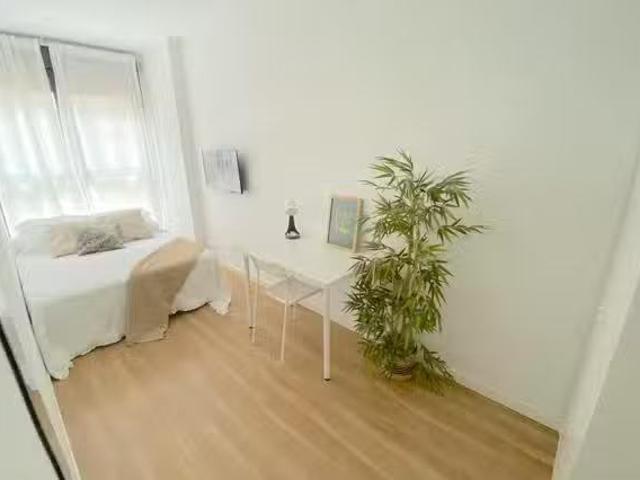 Habitación en Avenida de Miraflores, Cruz Roja Capuchinos