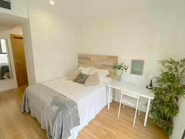 Habitación en Avenida de Miraflores, Cruz Roja Capuchinos