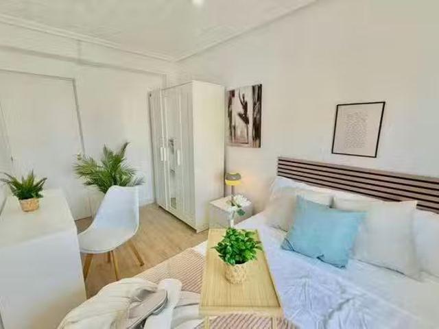 Habitación en Avinguda Novelda, Los Ángeles