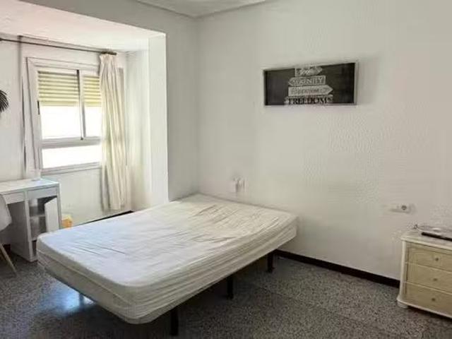 Habitación en Avinguda de Blasco Ibáñez, l'Amistat