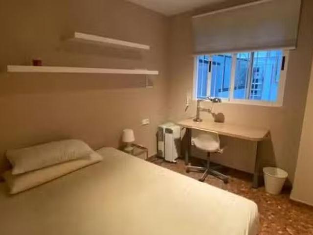 Habitación en Avinguda de Giorgeta, Jesús