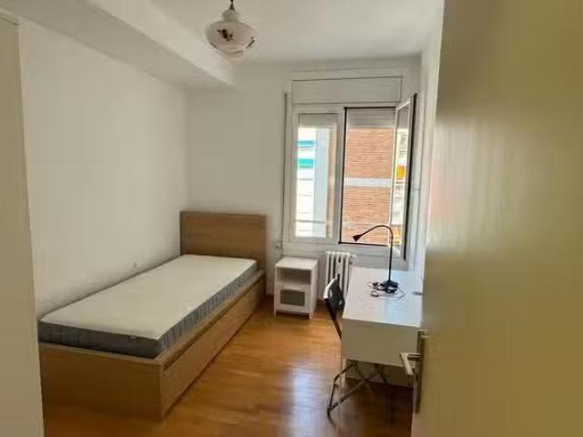 Habitación en Avinguda de Josep Tarradellas