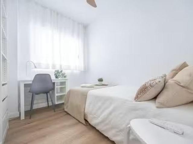 Habitación en Avinguda de la Plata, Quatre Carreres