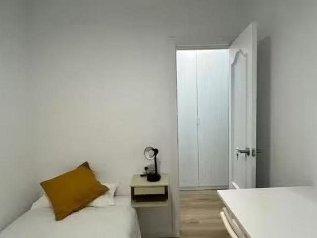 Habitación en Avinguda de Pérez Galdós, Extramurs