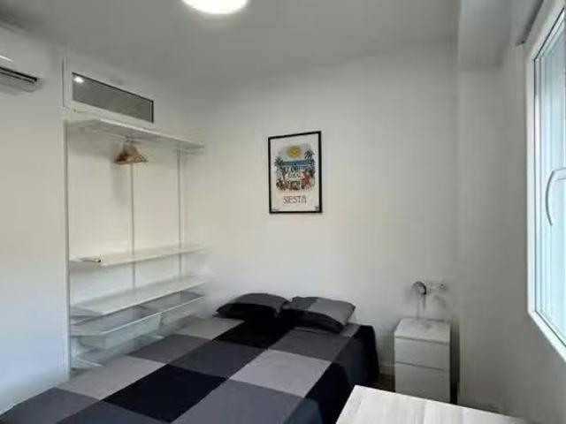 Habitación en Avinguda de Pérez Galdós, Extramurs