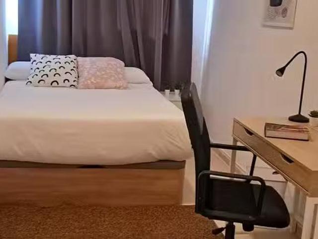 Habitación en Avinguda del Primat Reig