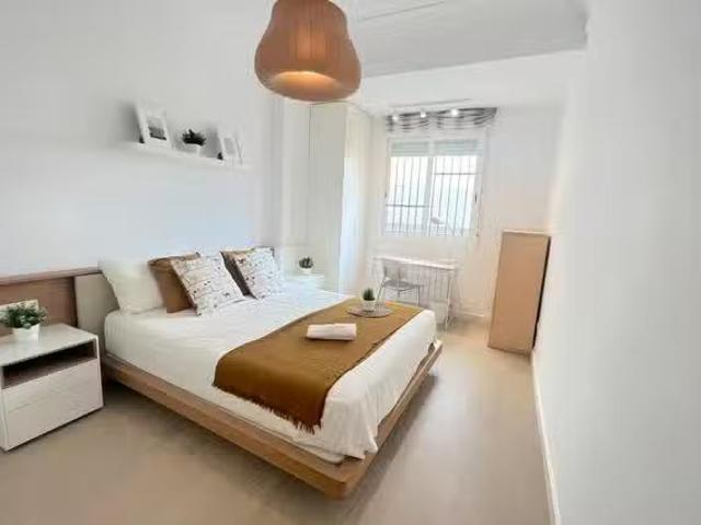 Habitación en Avinguda del Regne de València, Gran Via