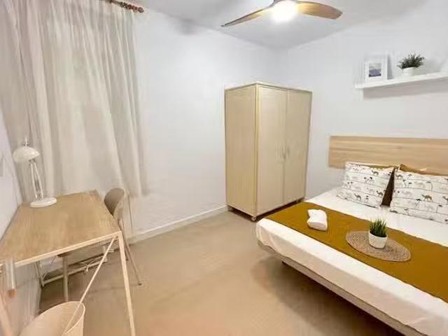 Habitación en Avinguda del Regne de València, L'Eixample
