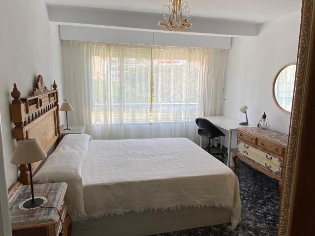 Habitación en alquiler – Centro de Alicante – 420 €/mes solo estudiantes
