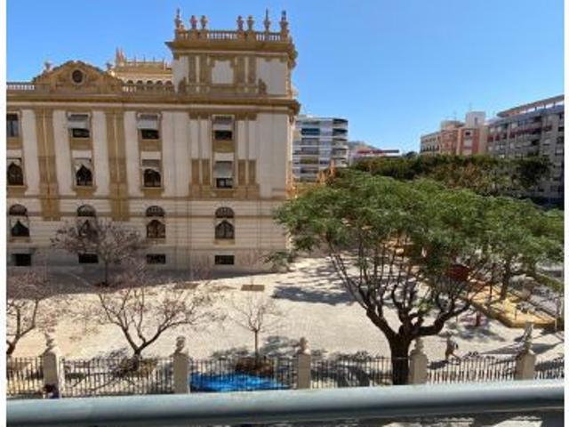 ? Habitación en alquiler – Centro de Alicante – 420 €/mes