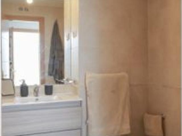 ¡Habitación en alquiler en moderno apartamento de 2 dormitorios en Madrid!
