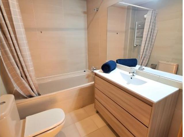 ¡Habitación en alquiler en moderno apartamento de 2 dormitorios en Madrid!