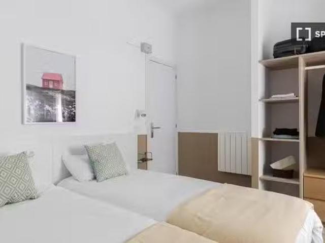 Habitación en alquiler en apartamento de 3 dormitorios en Geta.
