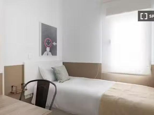Habitación en alquiler en apartamento de 3 dormitorios en Geta.