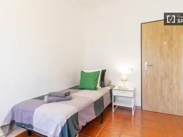 Habitación en alquiler en casa de 25 habitaciones en Bellaterr.