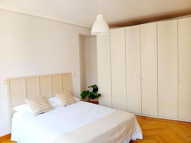 Habitación en piso compartido en alquiler en Cortes, Madrid