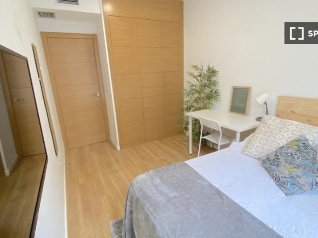 Habitación en alquiler en Cruz Roja Capuchinos, Sevilla