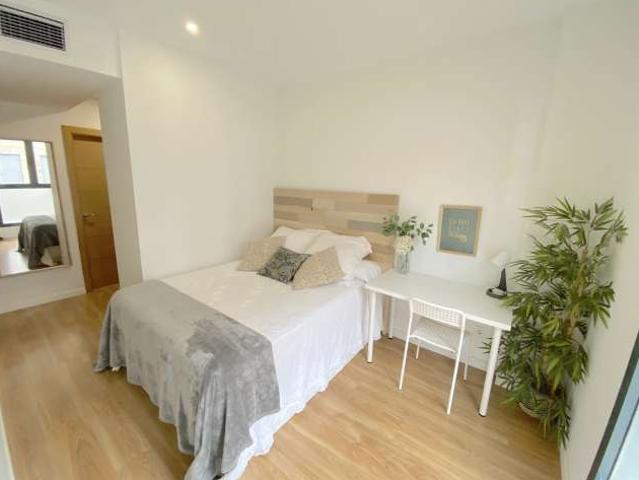 Habitación en alquiler en Cruz Roja Capuchinos, Sevilla