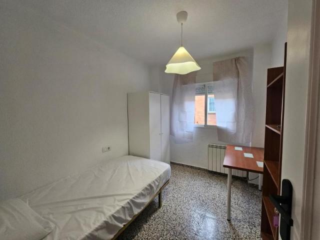 Habitación en alquiler en Granada, Calle Aristoteles, 18014