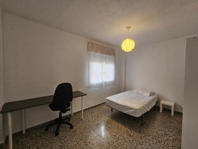 Habitación en alquiler en Granada, Calle Aristoteles, 18014