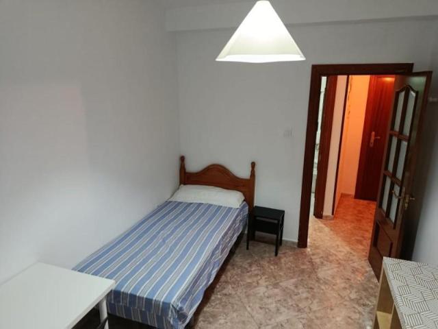 Habitación en alquiler en Granada, Calle Doctor Creus, 18007