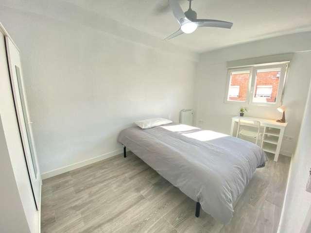 Habitación en alquiler en Los Rosales, Madrid