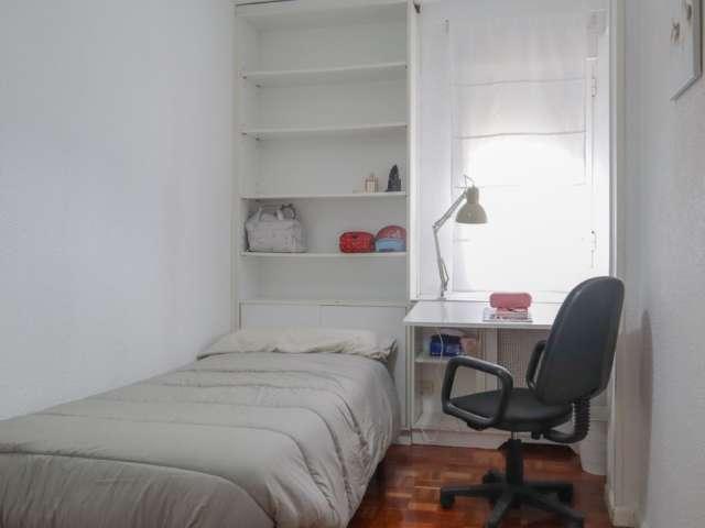 Habitación en alquiler en piso compartido en Fontarrón, Madrid