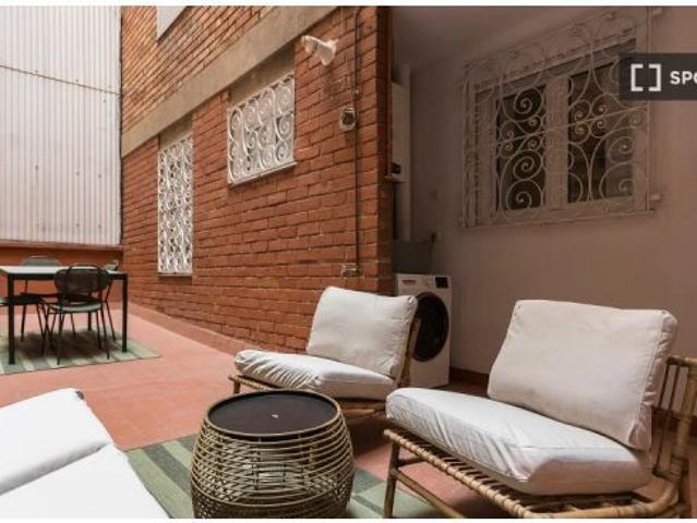 Habitación en alquiler en piso de 6 habitaciones en L' Eixample