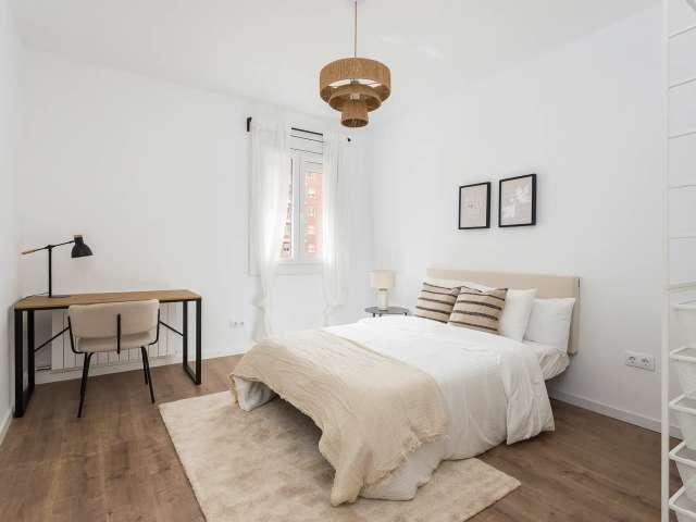 Habitación en alquiler en piso de 6 habitaciones en L'Eixample