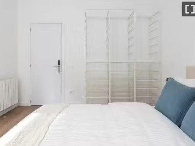 Habitación en alquiler en piso de 6 habitaciones en L'Eixample