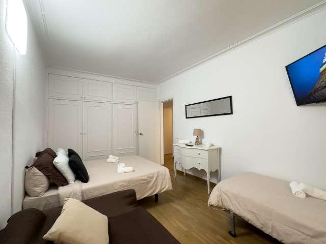 Habitación en alquiler en piso de 6 habitaciones en Navas, Barcelona