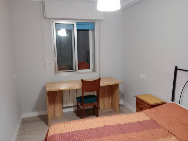 Habitacion en alquiler en Plaza Vega San Pedro de Cardeña 09001