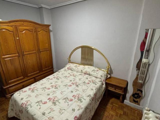 Habitacion en alquiler en Plaza Vega San Pedro de Cardeña 09002