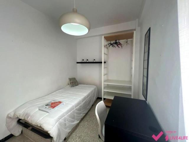 Habitación en alquiler en Sevilla, Calle Segre, 41005