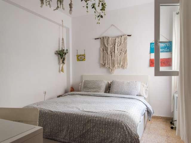 Habitación en alquiler en un apartamento de 3 dormitorios en Poblats Marítims