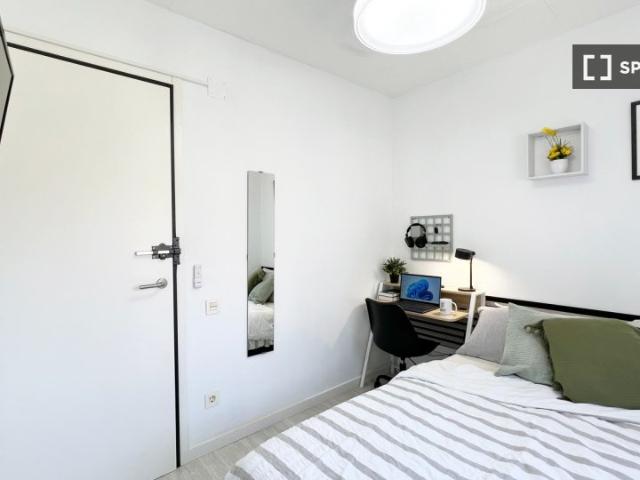 Habitación compartida de 5 habitaciones en Valverde, Madrid