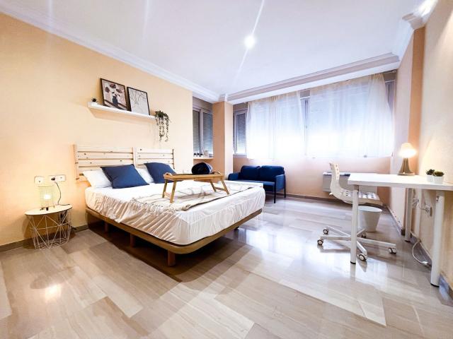 Habitación en alquiler – Pasaje Aránzazu Málaga Disponible desde 1 de JULIO