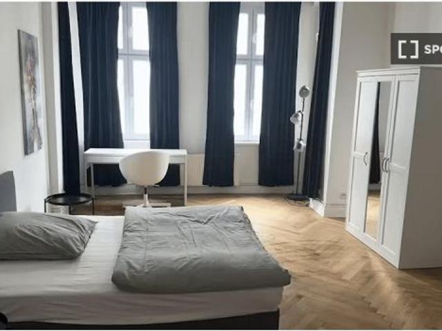 Habitación en apartamento amueblado de 3 dormitorios en Friedrichshein