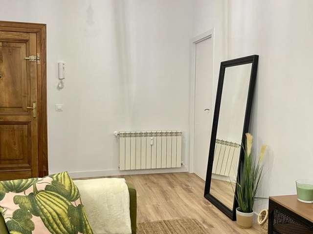 Habitación en apartamento compartido de 5 habitaciones, Goya