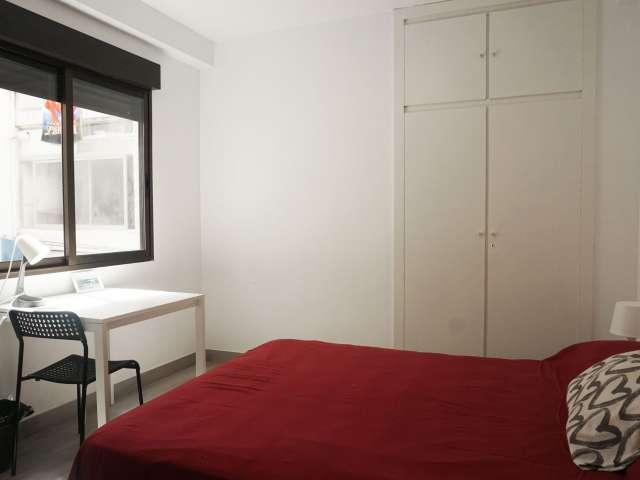 Habitación en apartamento compartido de 5 habitaciones en Camí Fondo